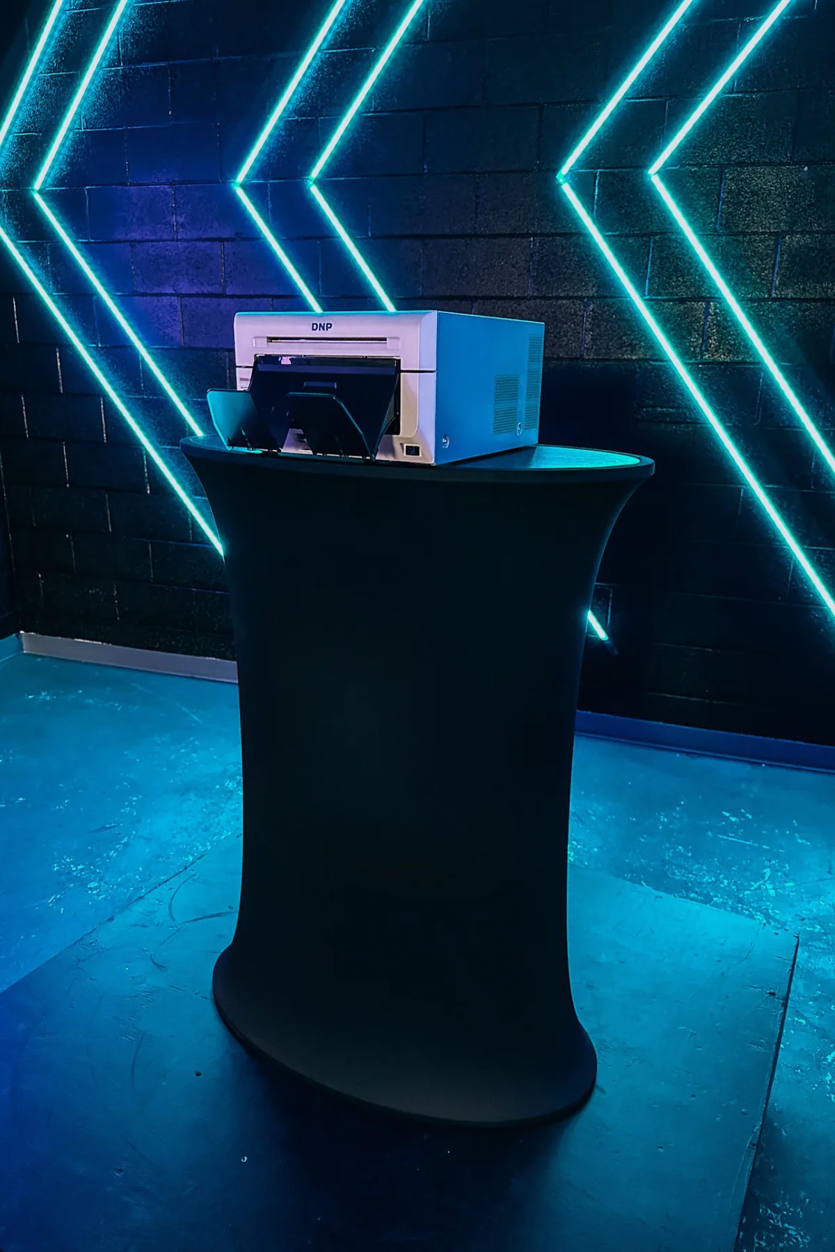 Unlimited printing station with DNP printer